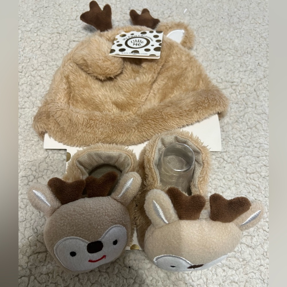 Reindeer hat and slippers set
